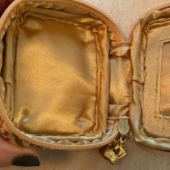 Pill case - Picture 6 of 6